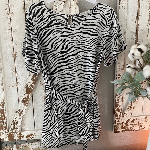 Trendy Zebra stripes short sleeve tunic top with waist tie, boutique NWT - Picture 7 of 7